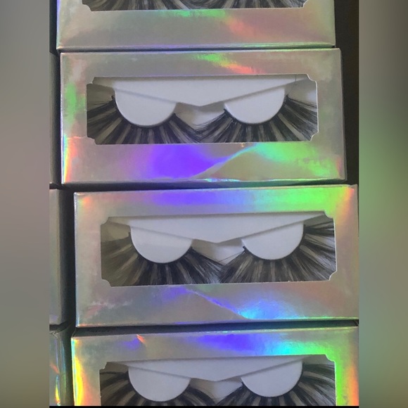 Eyelashes - Picture 4 of 8